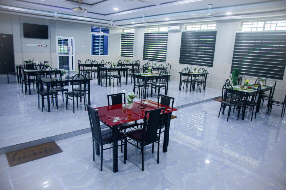 Restaurant & Bar
